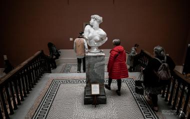 Bust on Harris staircase with last visitors leaving and empty walls.