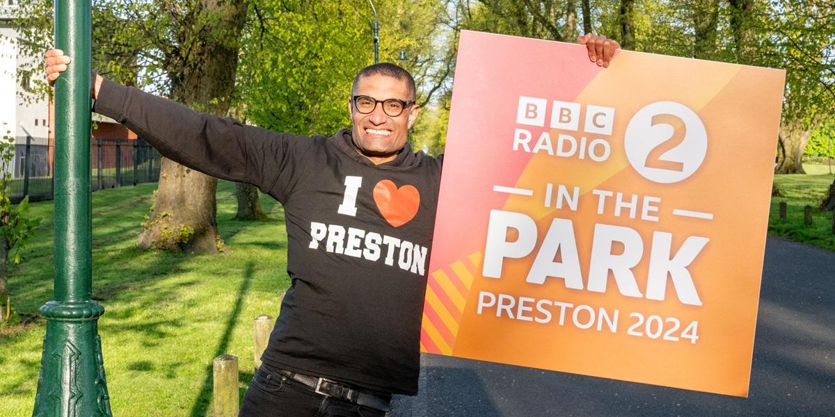 Richie Anderson holidng Radio 2 in the Park sign