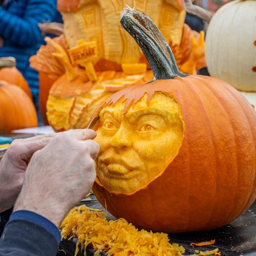 Simon McMinnis: The Pumpkin Carver