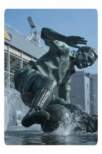 Sir Tom Finney "Splash" statue.