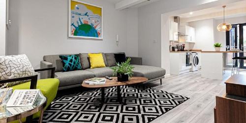 Page Icon: Preston city centre self-catering apartment living room and kitchen area. Preston city centre self-catering apartment living room and kitchen area.