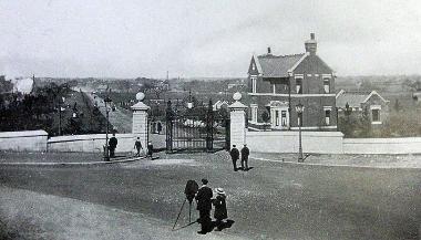 Old photograph of Haslam gates in Preston, 1910.