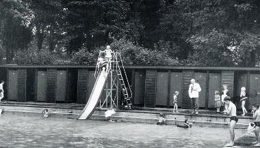 1958 outdoor swimming baths in Haslam Park.