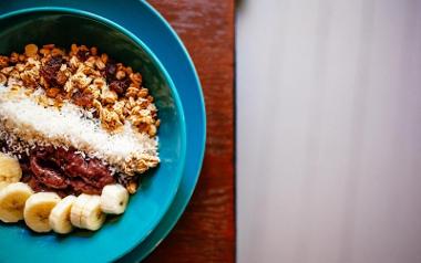 Cafune breakfast bowl on table.