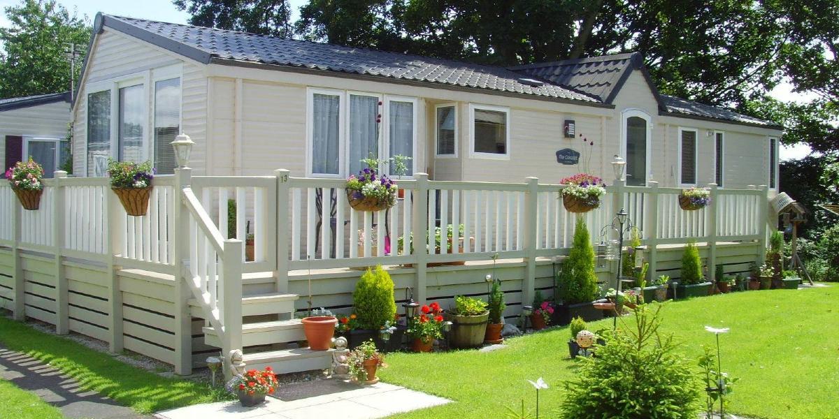 Mowbreck Caravan Park static caravan with garden area.