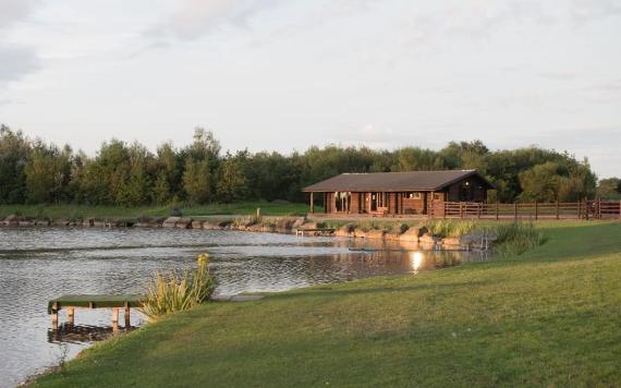 Stanley Villa Farm lodge by the waterside.